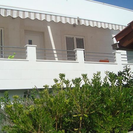 Apartments Niana With Heated Seawater Swimingpool Donji Okrug  Екстер'єр фото