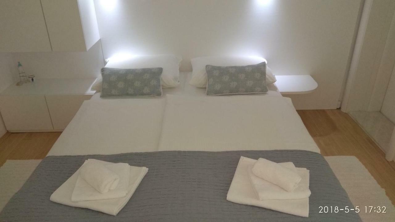 Apartments Niana With Heated Seawater Swimingpool Donji Okrug  Екстер'єр фото