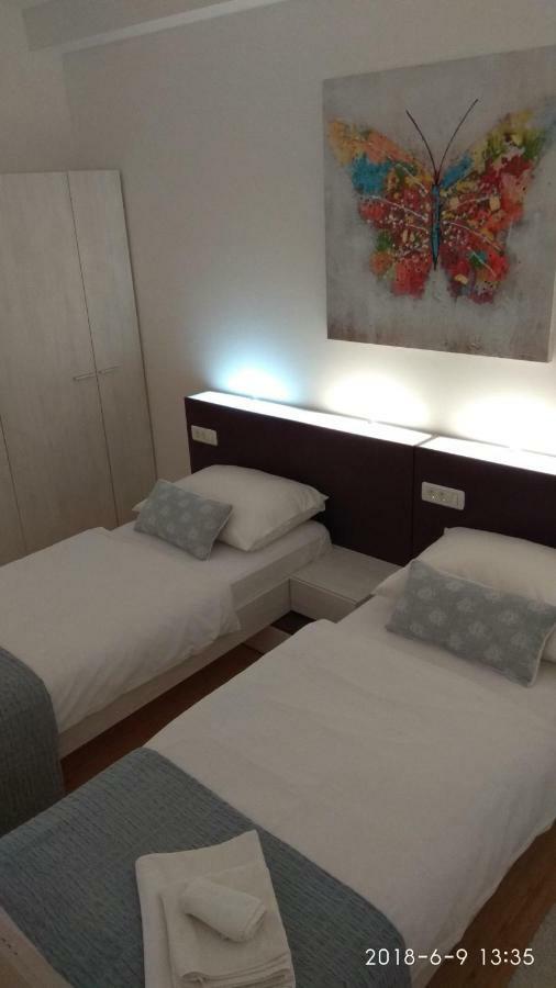 Apartments Niana With Heated Seawater Swimingpool Donji Okrug  Екстер'єр фото