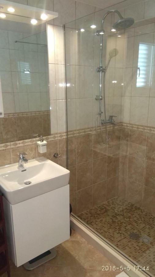 Apartments Niana With Heated Seawater Swimingpool Donji Okrug  Екстер'єр фото