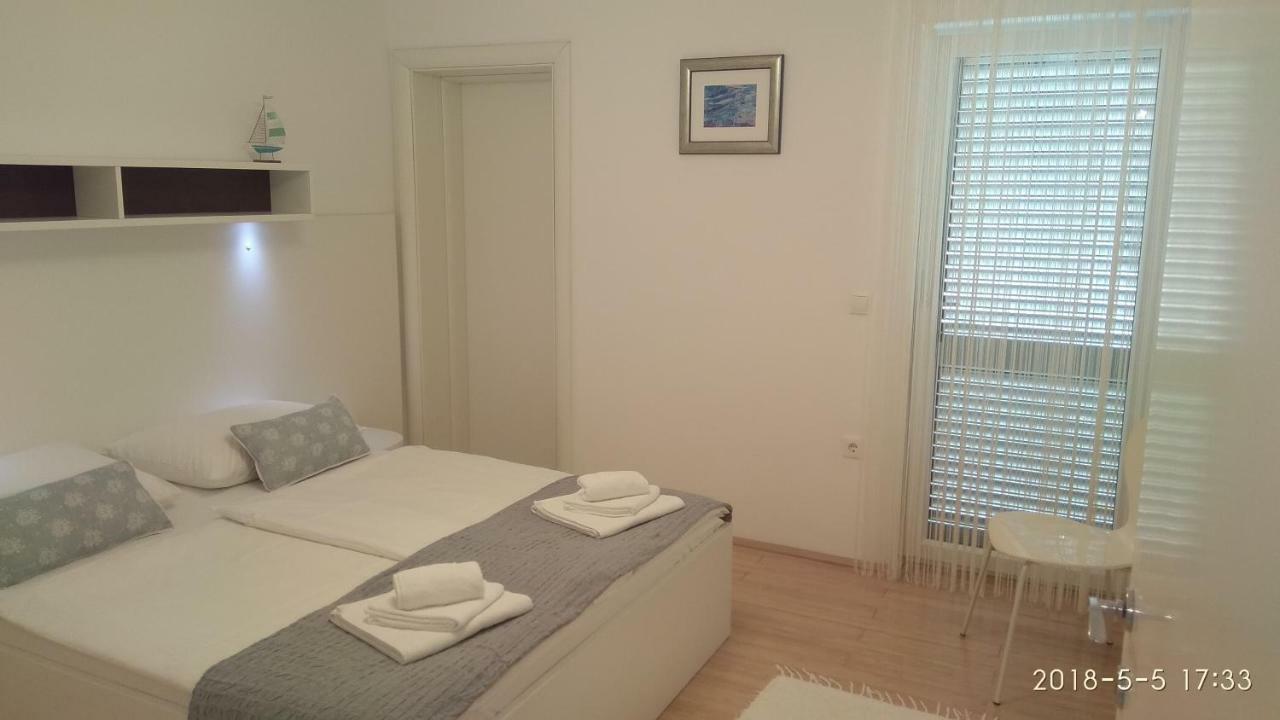 Apartments Niana With Heated Seawater Swimingpool Donji Okrug  Екстер'єр фото