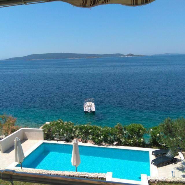 Apartments Niana With Heated Seawater Swimingpool Donji Okrug  Екстер'єр фото
