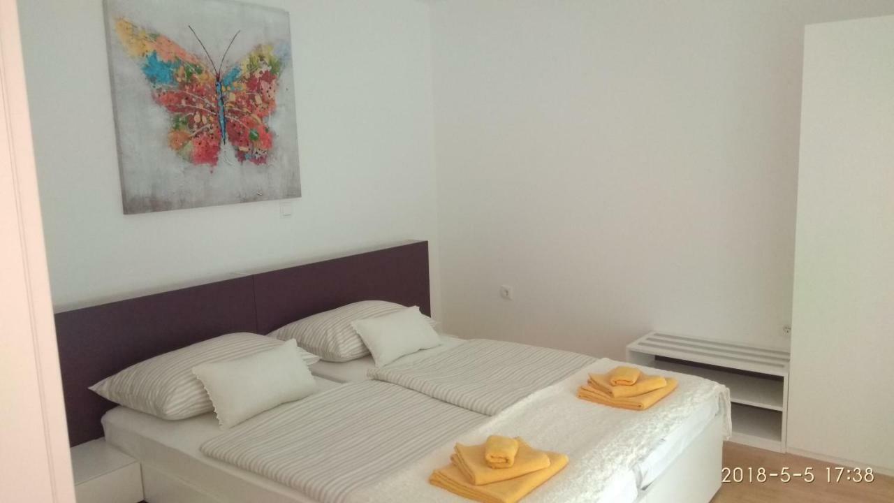 Apartments Niana With Heated Seawater Swimingpool Donji Okrug  Екстер'єр фото
